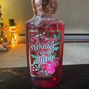 Bath & Body Works Winter Candy Apple Shower Gel - Festive Red